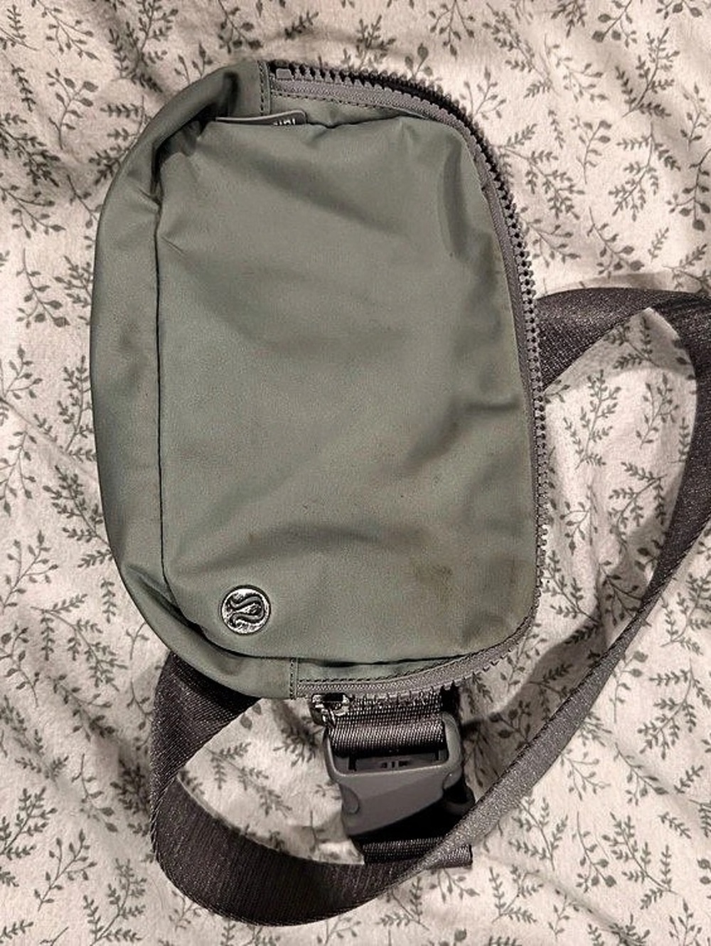 Lululemon Crossbody Camera Bag 2L Gray